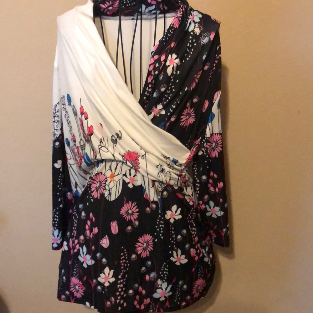 Long sleeve blouse , floral blouse , lightweight